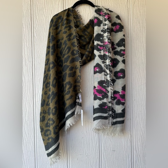 Anna & Ava Animal Print Oblong Scarf - Picture 4 of 9